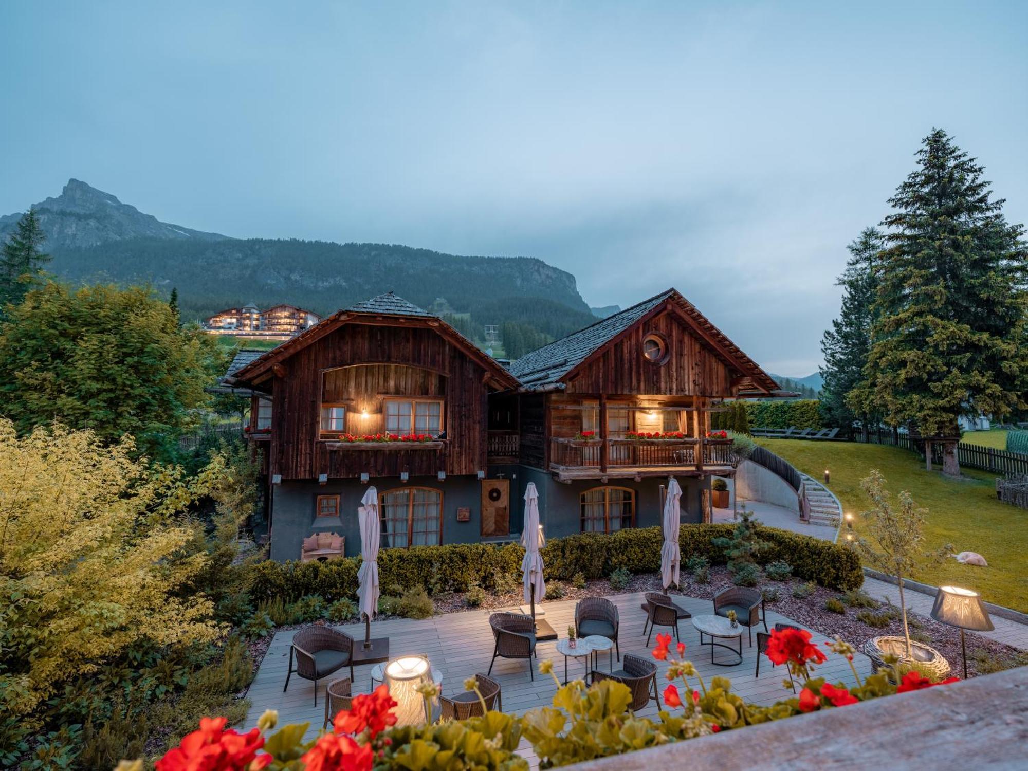 Sportony Mountain Lodges La Villa  Buitenkant foto