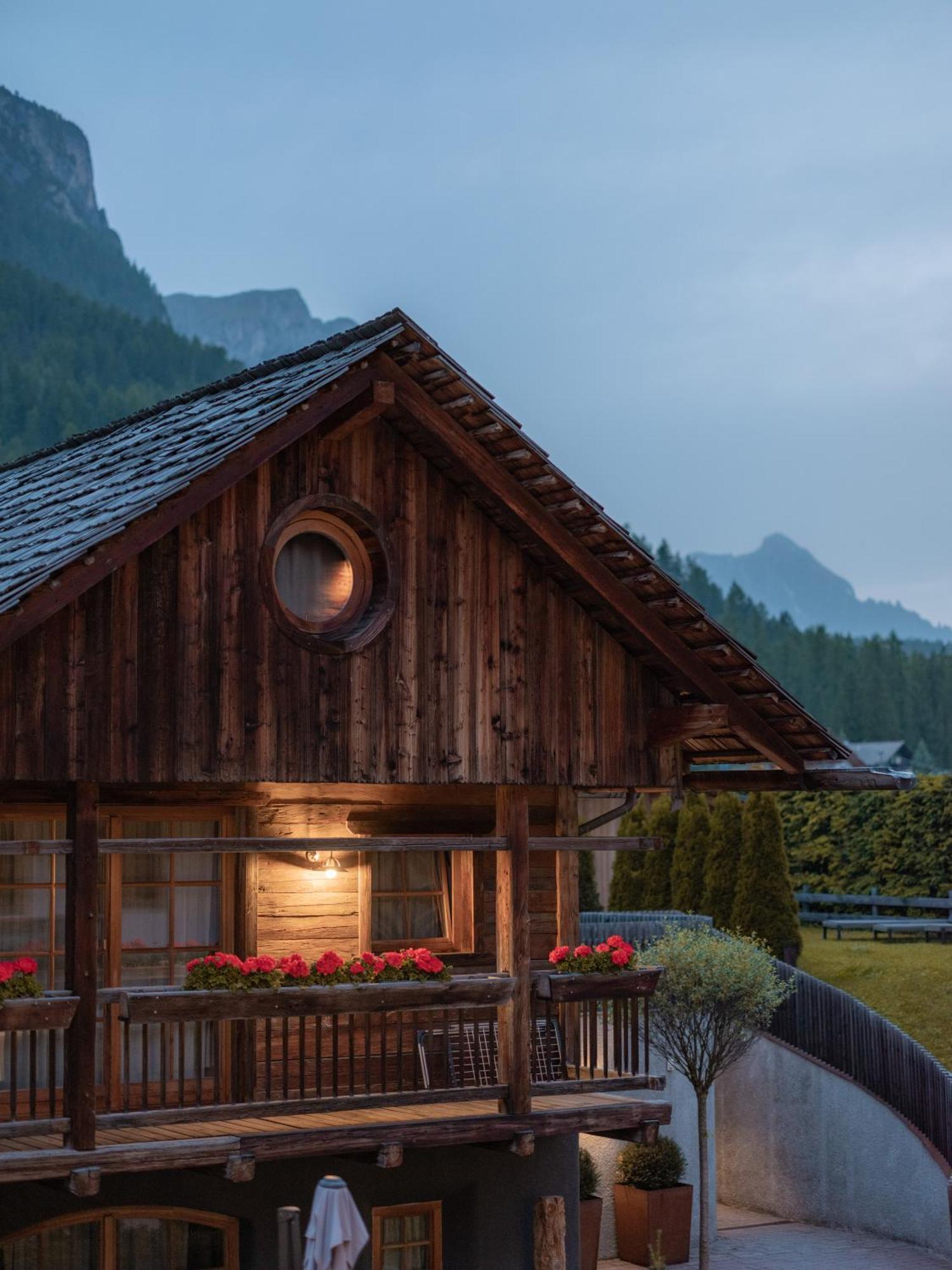 Sportony Mountain Lodges La Villa  Buitenkant foto